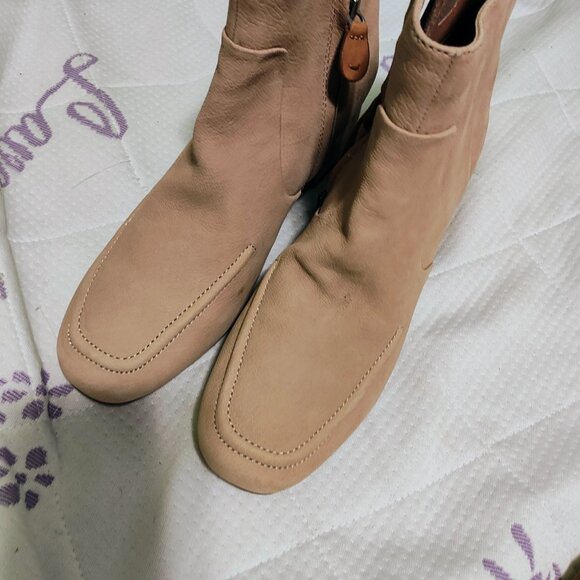 Kenneth Cole Gentle souls Booties 7.5 - Picture 16 of 16